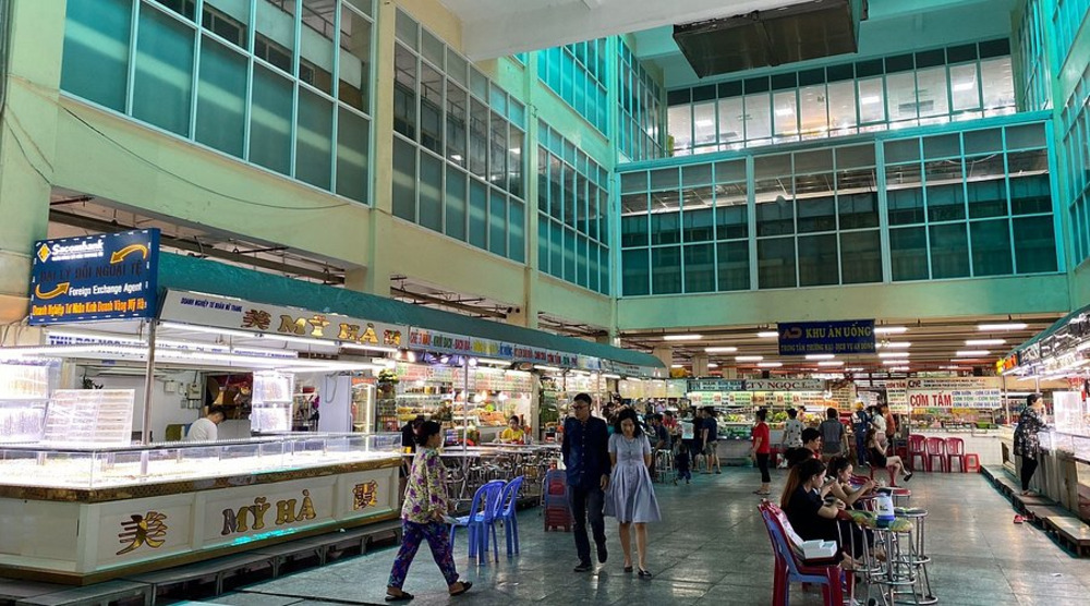 inside an dong market